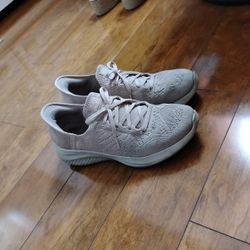 Martha Stewart Skechers Size 10 Ladies