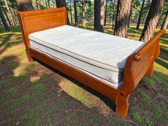 Twin Mattress Boxspring Headboard Footboard rails & Slats Great Condition