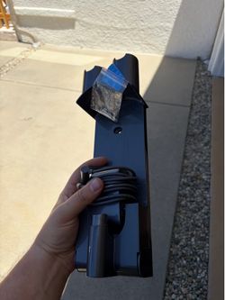 Dyson V8 Charger and Wall mount
