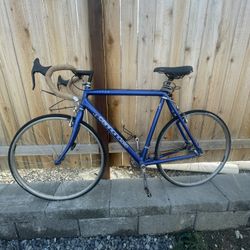 Cannondale Road Bike 