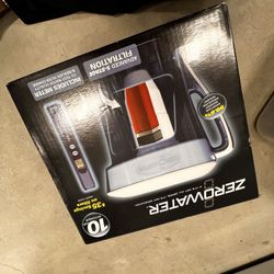 BRAND NEW WATER PITCHER WITH FILTER. 