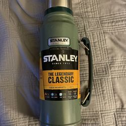 Stanley Classic Vacuum Bottle 1.1QT