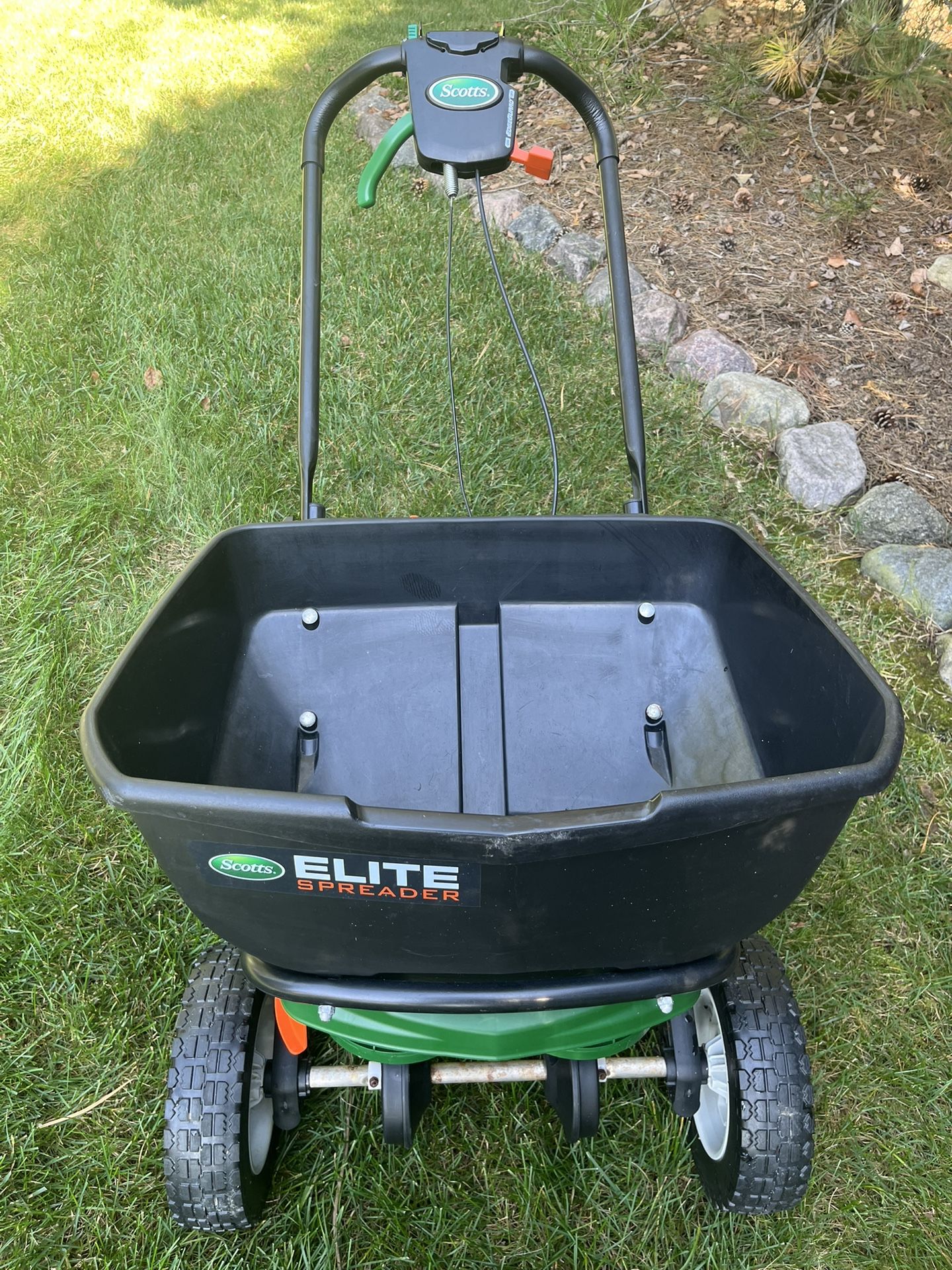 Scott’s Elite Lawn Spreader