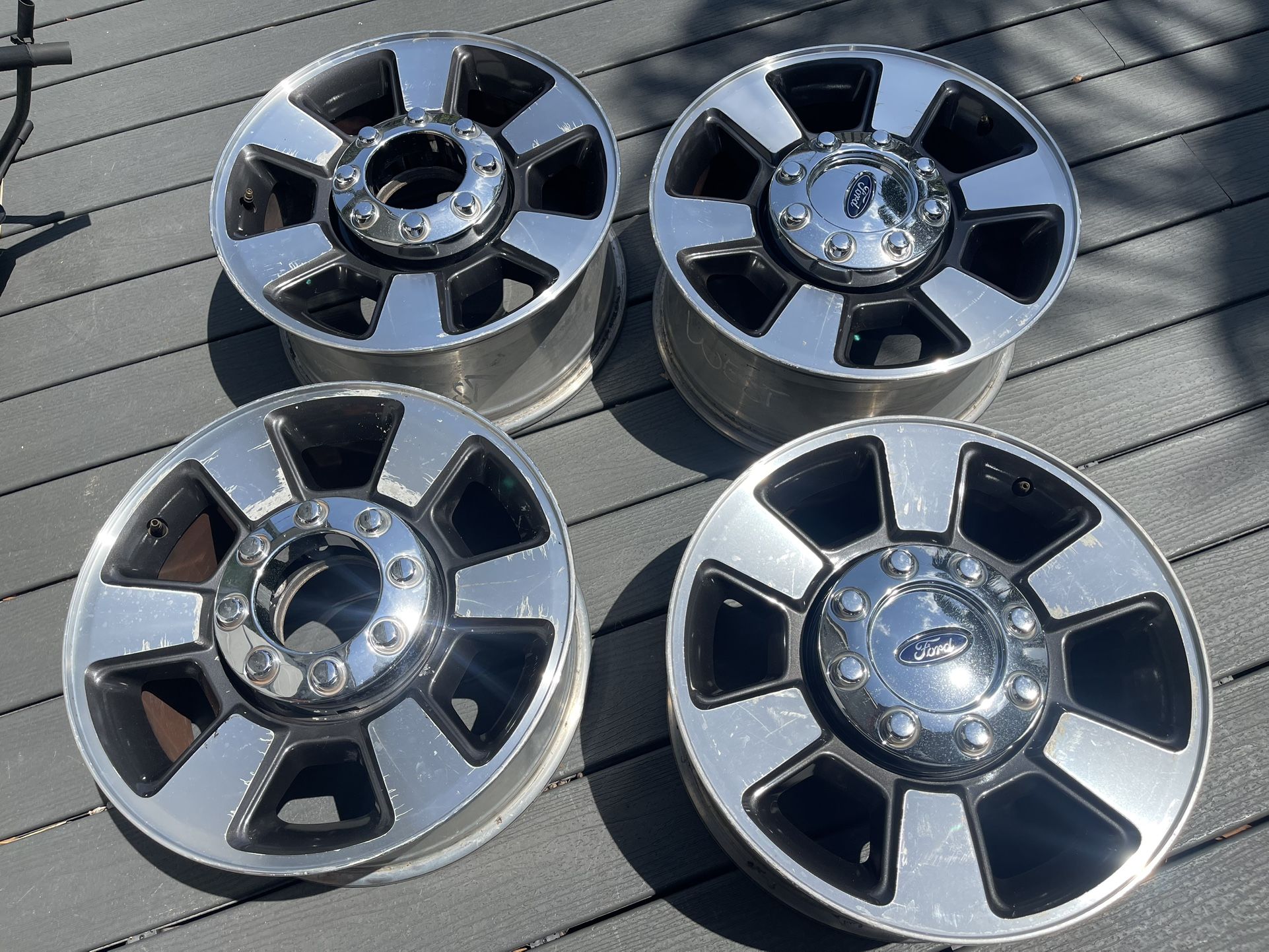 18 inch ford F250 Aluminum Factory Wheels (8lugs) Bolt Pattern