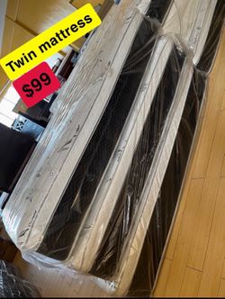 Twin size pillow top mattress