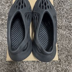 Authentic Yeezy Foam Runner Size 3 Kids - With Box