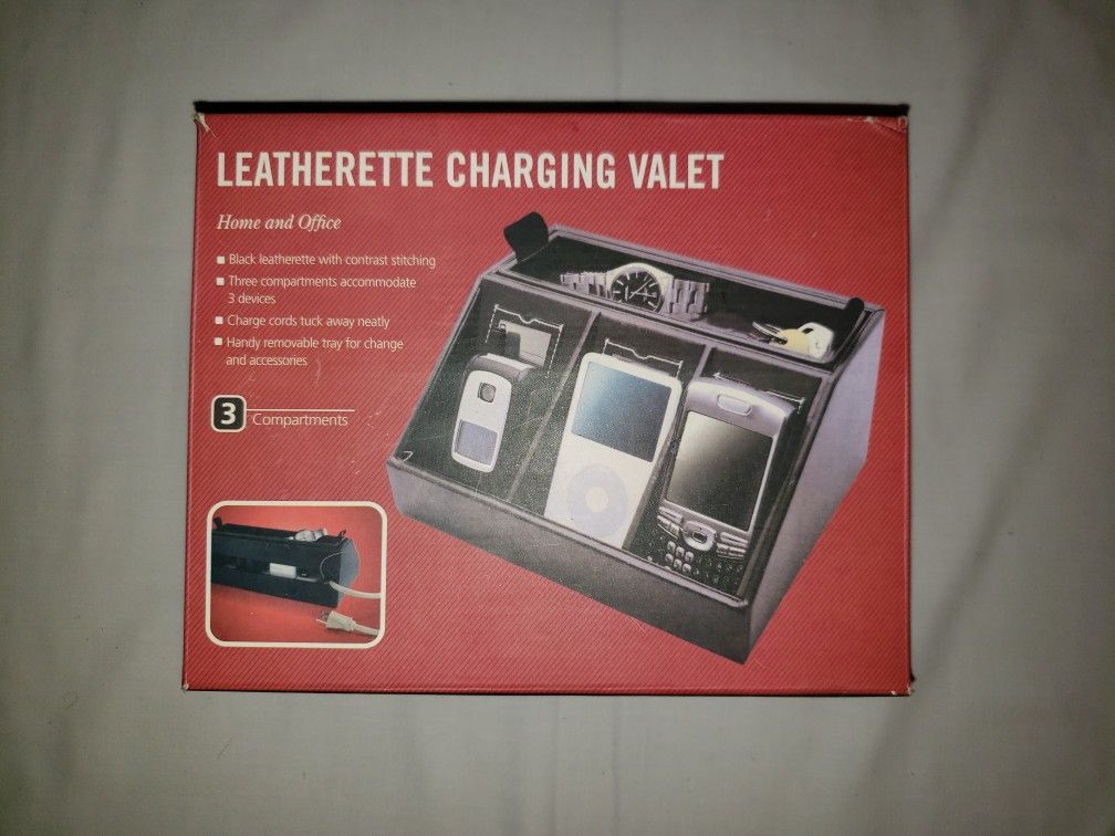 LEATHERETTE CHARGING VALET
