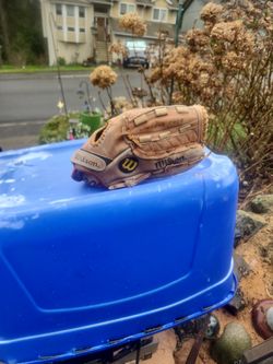 Wilson  Baseball Mitt Dual Hinge A9724 Grip Tight Pockect