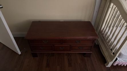 Decent condition. One of the nails is loose but other then that it opens and closes perfectly