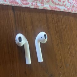AirPods (2nd Generation) charging case 