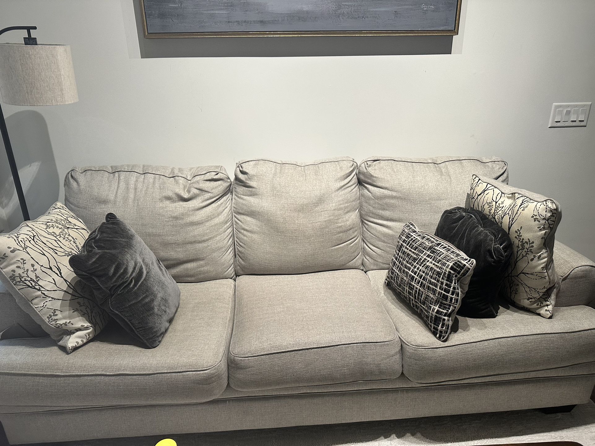 Comfortable & Stylish Used Couch – Great Condition! 
