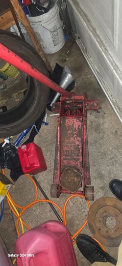 Snap on 2 1/2 ton low profile floor jack