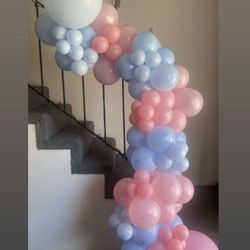 BALLOON GARLAND