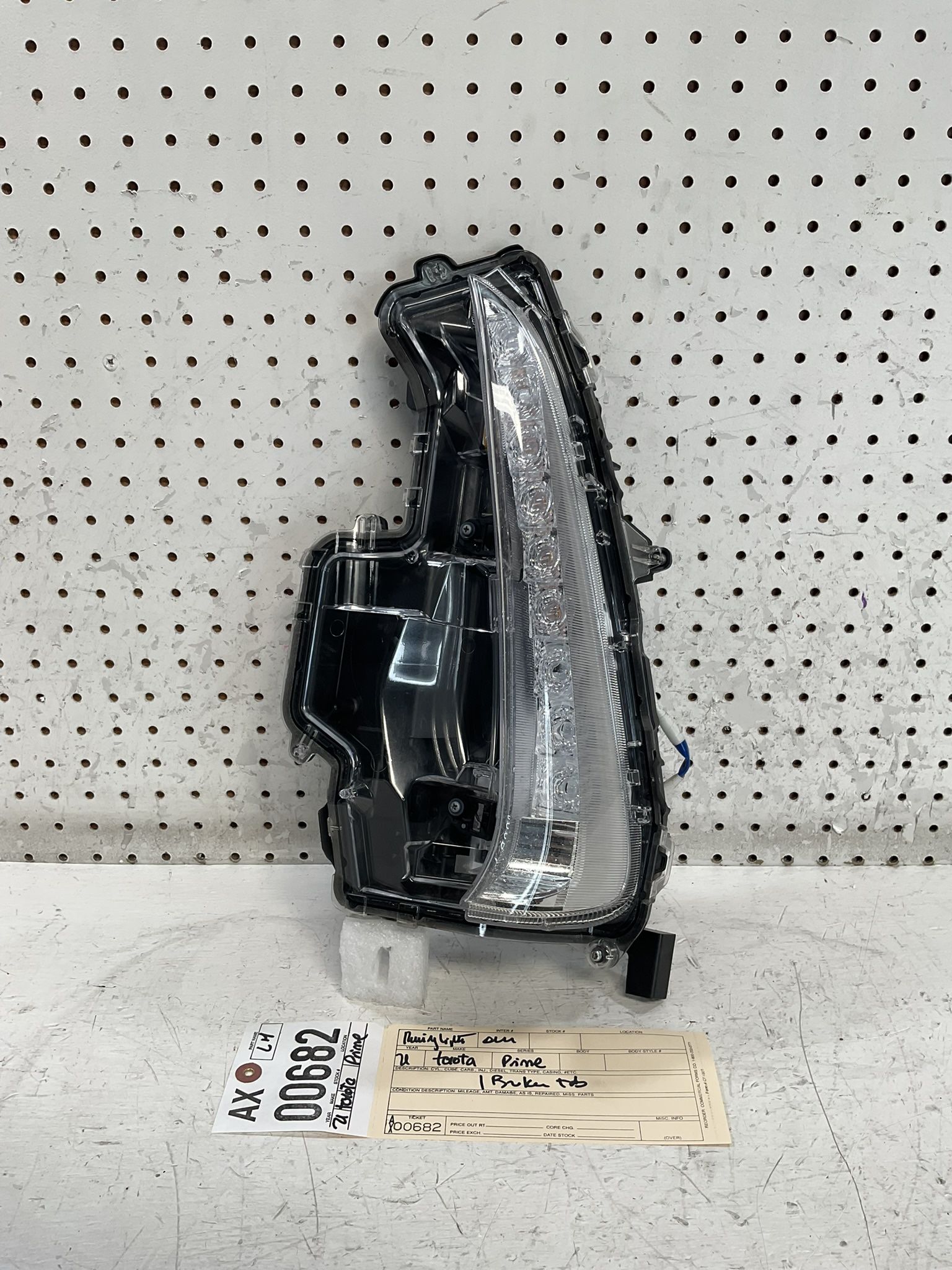 2017 2022 TOYOTA PRIUS PRIME LEFT DAYTIME RUNNING LIGHT OEM 