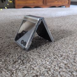 Motorola Razr + 2023