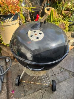 Weber BBQ clean ready for cook 22.5 diameter.