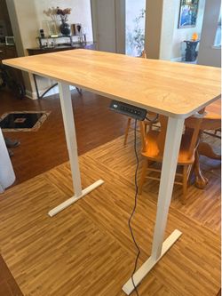 Electronic adjustable desk