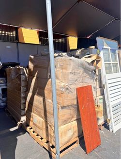 Warehouse Furniture Liquidation ā Approx. 30 Pallets ā $4,500 Take All