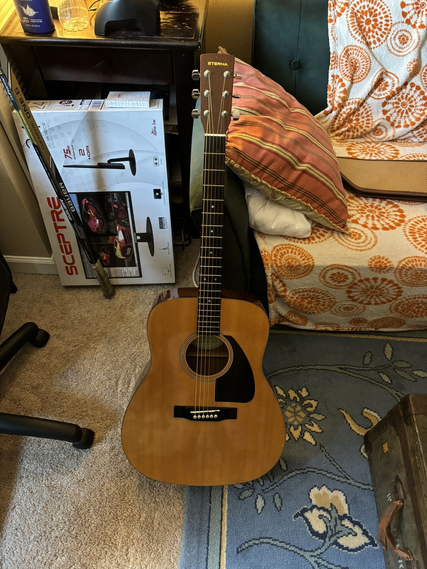 Eterna Acoustic Guitar