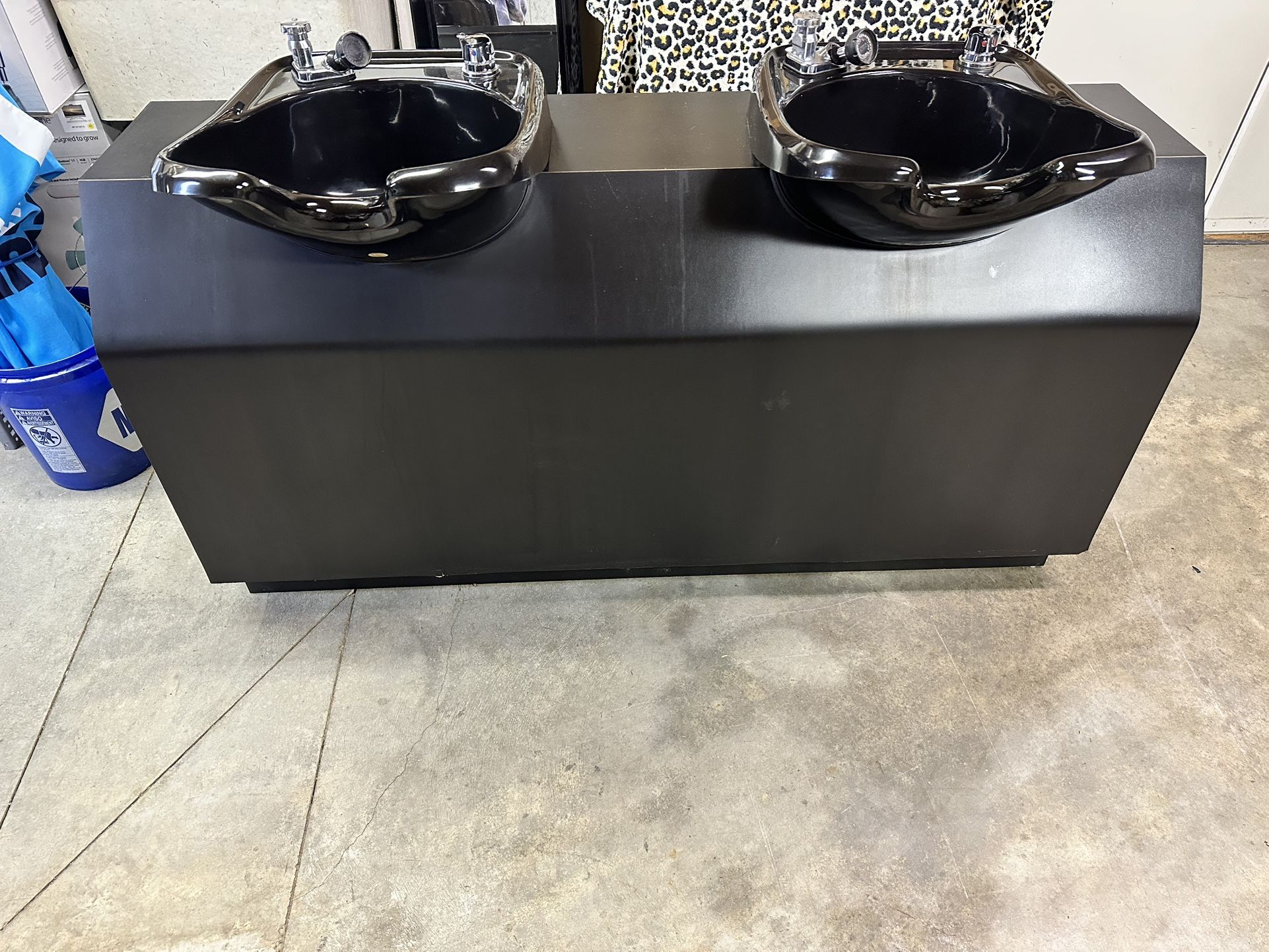 Double Shampoo Sink With Storage 