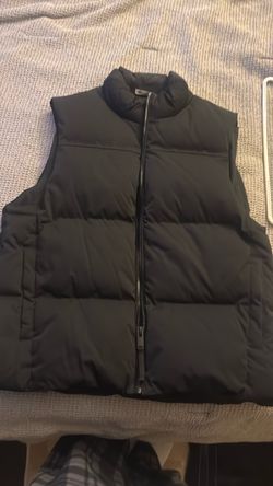 Zara Black Puffer Vest with Full Zip
