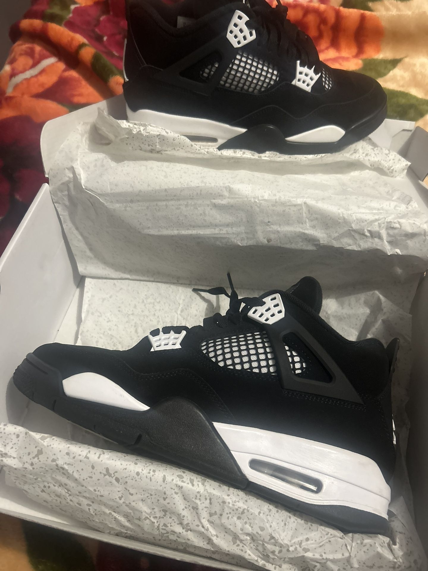 Air Jordan 4 “White Thunder”