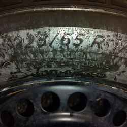 TIRE WITH RIM SEIZE 225 65 17 LIKE VERY GOOD CONDITION.120$$