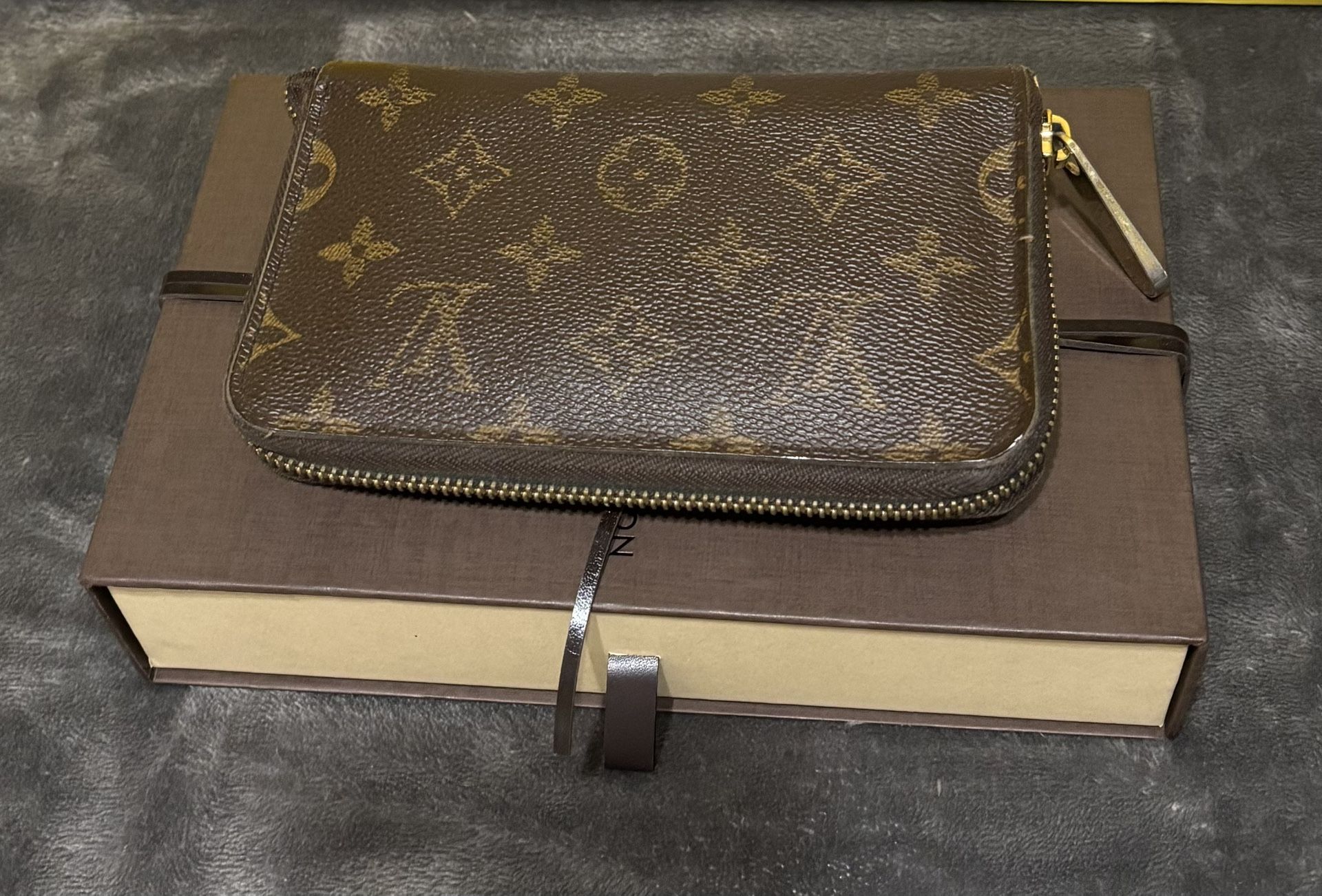 Louis Vuitton Zippy Organizer Wallet