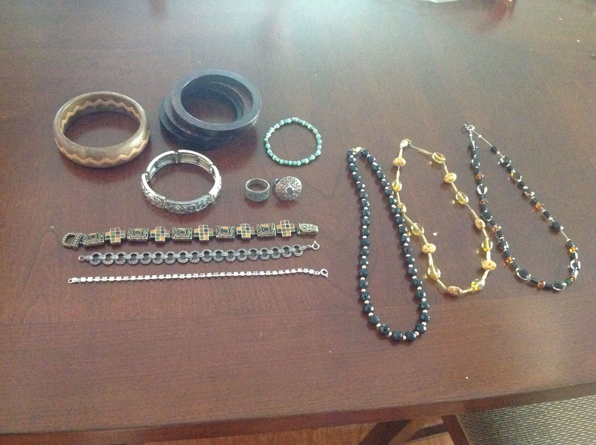 Necklaces, bracelets, rings. READ DESCRIPTION BELOW