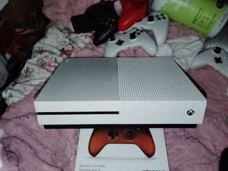 Xbox One s 500gb with 8 controllers and 4 games