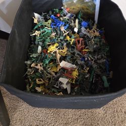 **Pending PU** Army Men Toys