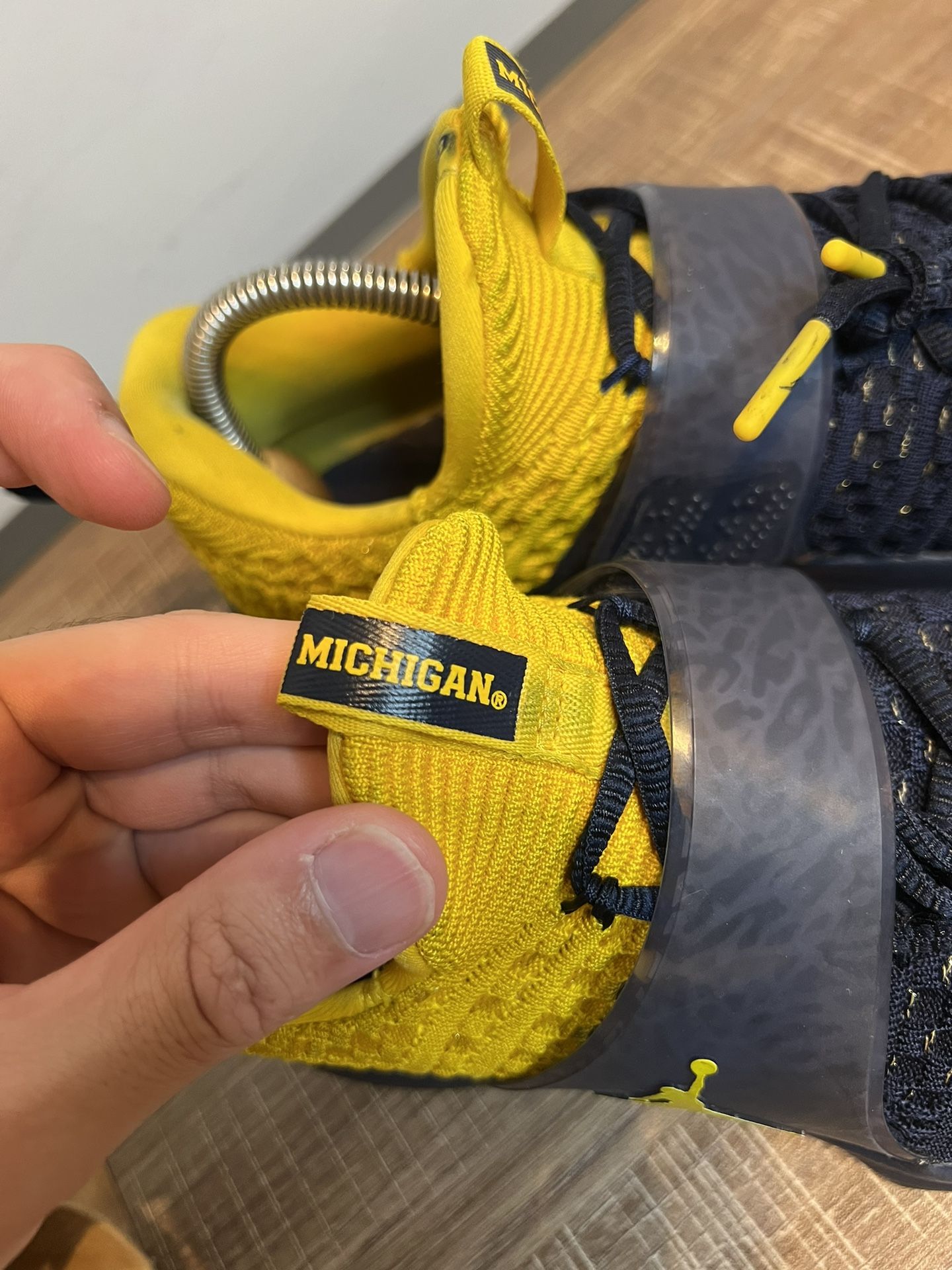 Nike Air Jordan Michigan Trainer 2 Mens 8.5 Flyknit Blue  display picture 1