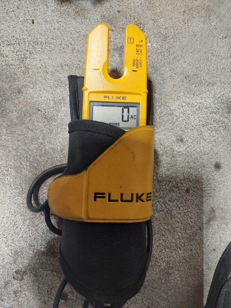 Fluke T5-1000 w/ Carrying Case