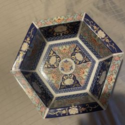 Japanese Chawan Imari-ware Koimari hexagonal Polychrome Porcelain Bowl