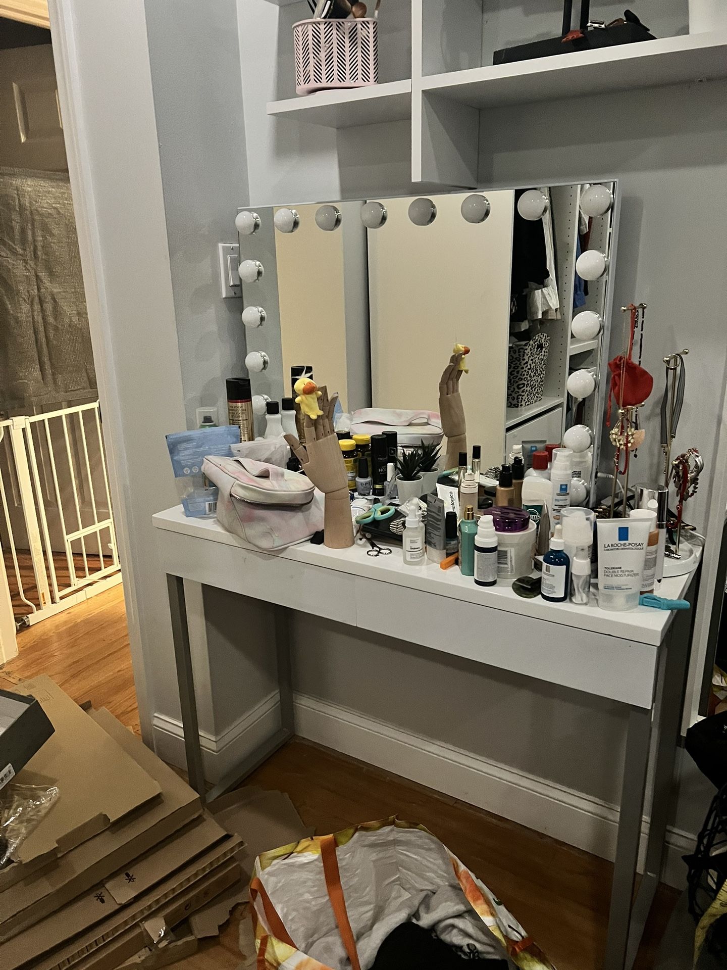 Like New Desk And Makeup Mirror