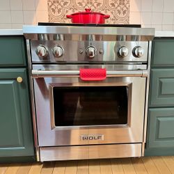 Wolf 30 Inch Gas Range, Good Condition, Stainless Steel – Northampton, MA