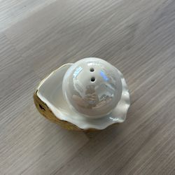 Salt & Pepper Seashell Pearl Shakers