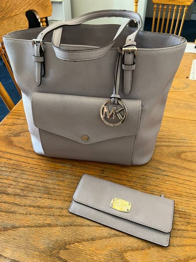 Michael Kors Lavender Purple Leather XLarge Purse Tote Size & Matching Long Wallet Set