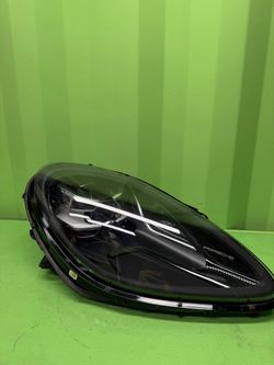 2019 2020 2021 PORSCHE MACAN Right Passenger Side Headlight OEM 95B941010AR