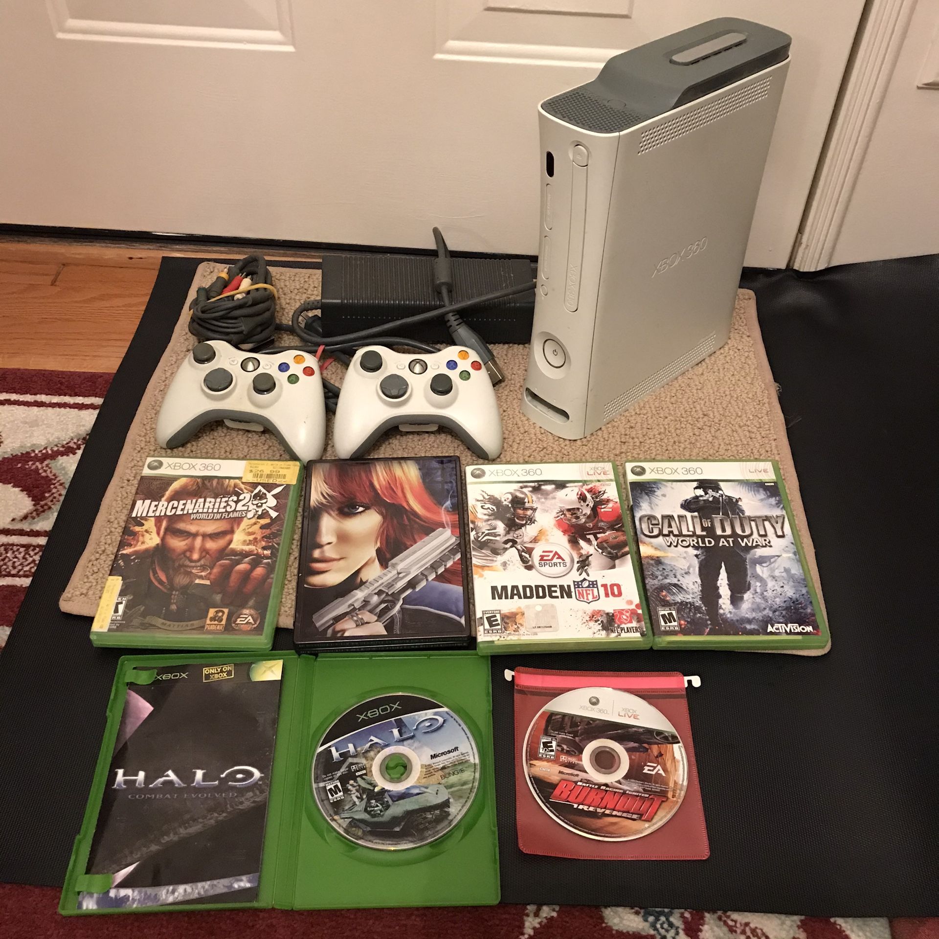 Xbox 360 system console 60 GB with 2 controllers and 6 video games Tested works halo madden call of duty