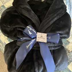 Soft Tommy Bahama Plush Robe