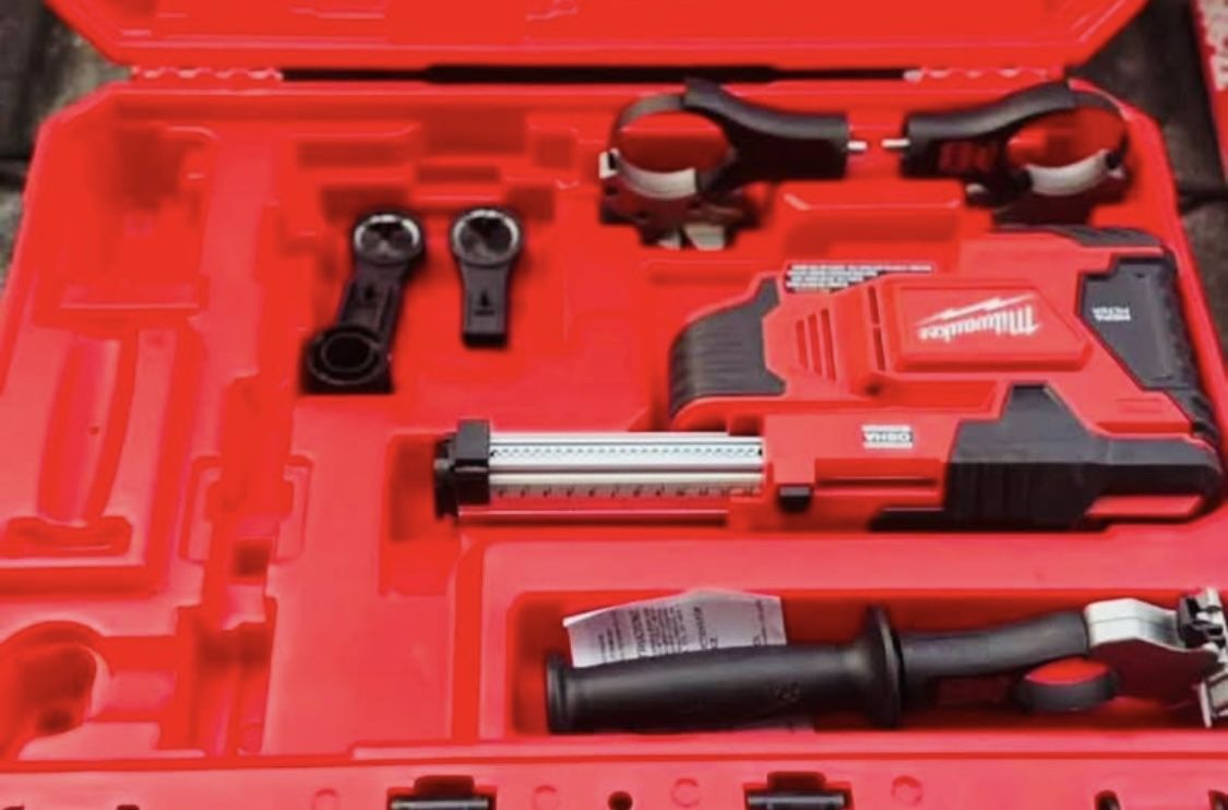 Milwaukee M12 12-Volt Lithium-lon Cordless HAMMERVAC Universal Dust Extractor tool only