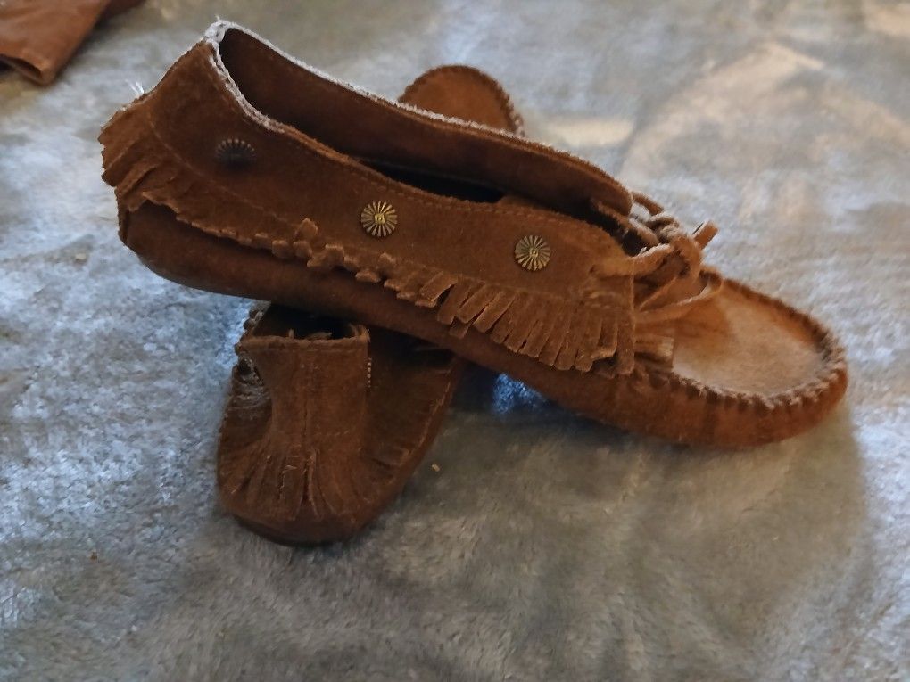 Minnetonka Moccasins Size 8
