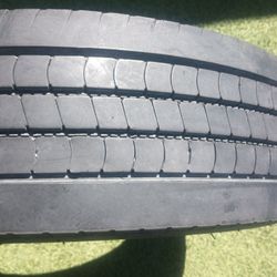 225-70R19.5 Falken