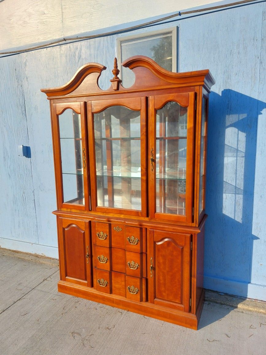 2 Piece Hutch Cabinet