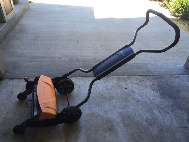 Fiskars StaySharp Max push lawn mower