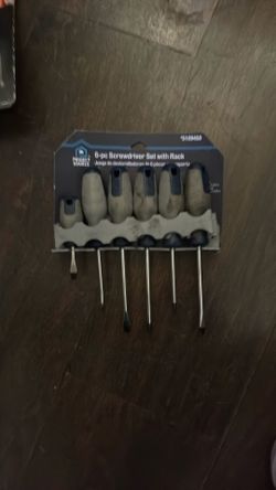 Six piece screwdriver with rack
