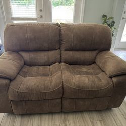 Sofa and Loveseat In Excellent Condition