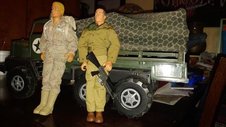2 GI Joe figures & Military Truck