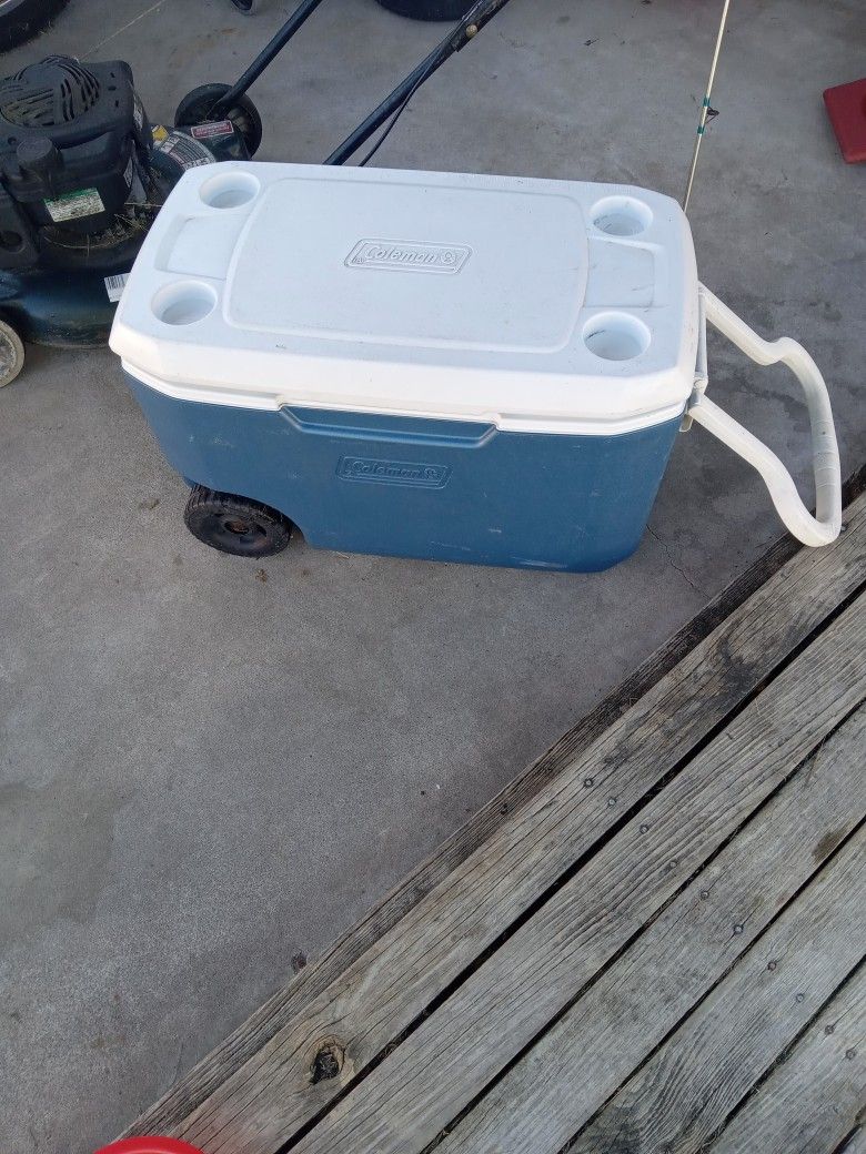 Coleman Rolling Cooler With Fish Ruler 25$